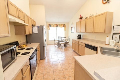 House in Kissimmee, Florida 4 bedrooms, 169.27 sq.m. № 2112228 - photo 12