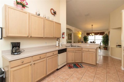 House in Kissimmee, Florida 4 bedrooms, 169.27 sq.m. № 2112228 - photo 14