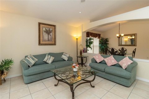 House in Kissimmee, Florida 4 bedrooms, 169.27 sq.m. № 2112228 - photo 7