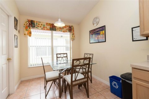 House in Kissimmee, Florida 4 bedrooms, 169.27 sq.m. № 2112228 - photo 13