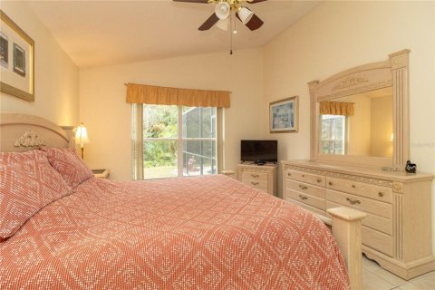 House in Kissimmee, Florida 4 bedrooms, 169.27 sq.m. № 2112228 - photo 18