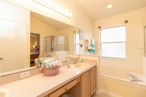 House in Kissimmee, Florida 4 bedrooms, 169.27 sq.m. № 2112228 - photo 21