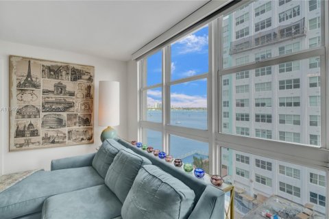 Condo in Miami Beach, Florida, 2 bedrooms  № 2005102 - photo 14