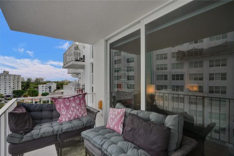 Condo in Miami Beach, Florida, 2 bedrooms  № 2005102 - photo 4