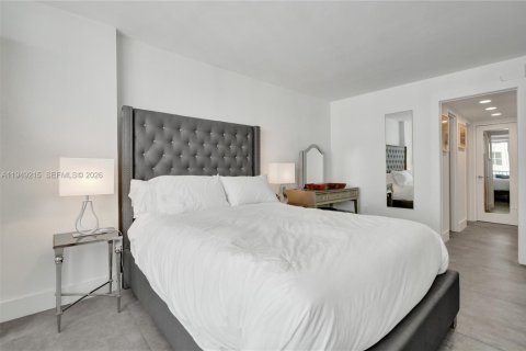 Condo in Miami Beach, Florida, 2 bedrooms  № 2005102 - photo 16
