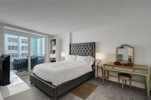 Condo in Miami Beach, Florida, 2 bedrooms  № 2005102 - photo 15