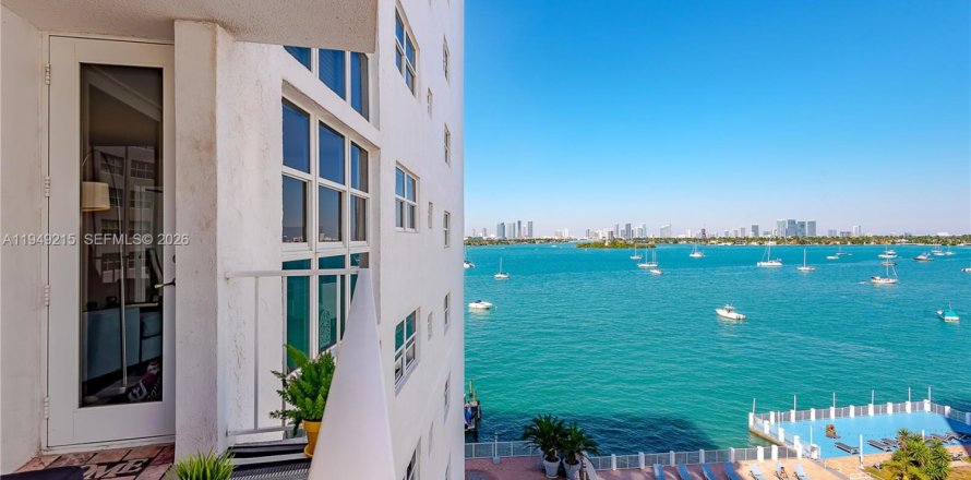 Condo in Miami Beach, Florida, 2 bedrooms  № 2005102