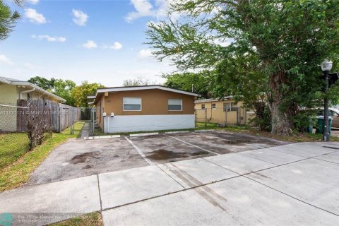 Commercial property in Fort Lauderdale, Florida 138.24 sq.m. № 1807123 - photo 1