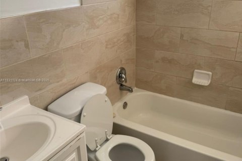 Commercial property in Fort Lauderdale, Florida 138.24 sq.m. № 1807123 - photo 4