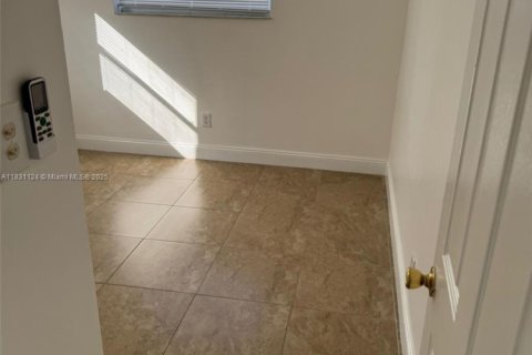 Commercial property in Fort Lauderdale, Florida 138.24 sq.m. № 1807123 - photo 14