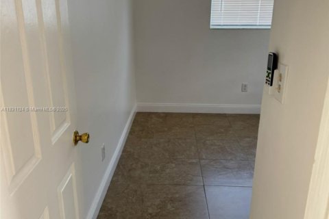 Commercial property in Fort Lauderdale, Florida 138.24 sq.m. № 1807123 - photo 17