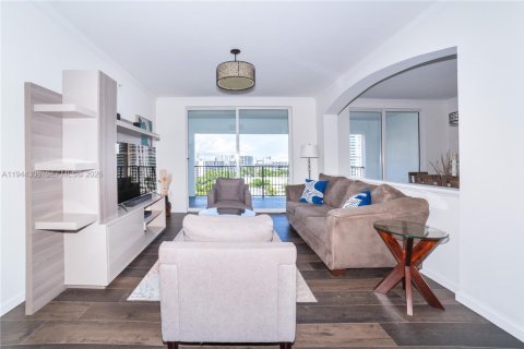 Copropriété à louer à Sunny Isles Beach, Floride: 3 chambres, 125.7 m2 № 2062466 - photo 3