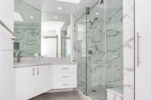 Copropriété à louer à Sunny Isles Beach, Floride: 3 chambres, 125.7 m2 № 2062466 - photo 28