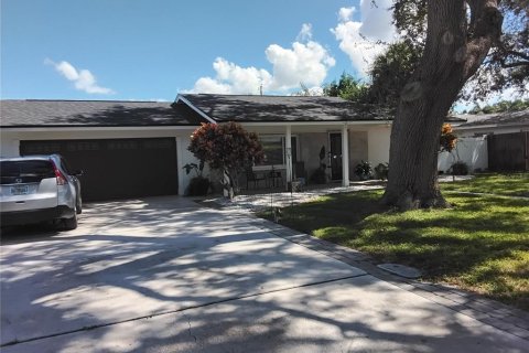 Villa ou maison à louer à Belleair Bluffs, Floride: 3 chambres, 141.12 m2 № 2423605 - photo 3