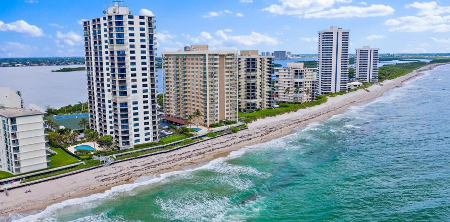 Condominio en Riviera Beach, Florida, 2 dormitorios № 2183821