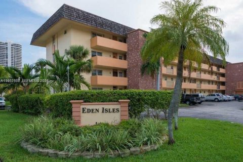 Condominio en North Miami Beach, Florida, 2 dormitorios  № 2006513