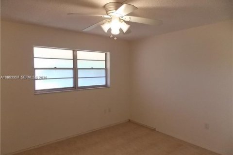 Снять в аренду кондоминиум в Норт-Майами-Бич, Флорида 2 спальни, 100.8м2, № 2006513 - фото 3