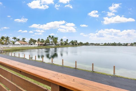 Купить виллу или дом в Катлер-Бей, Флорида 3 спальни, 153.29м2, № 2017761 - фото 24