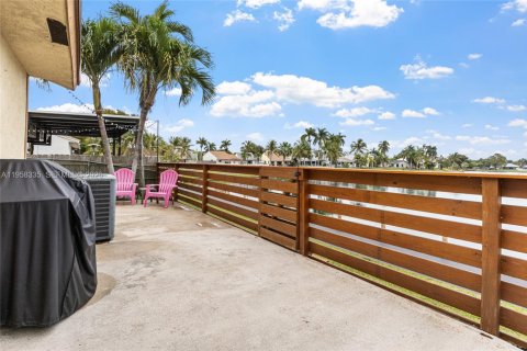 Купить виллу или дом в Катлер-Бей, Флорида 3 спальни, 153.29м2, № 2017761 - фото 21