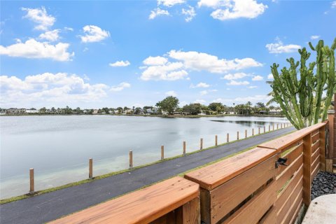 Купить виллу или дом в Катлер-Бей, Флорида 3 спальни, 153.29м2, № 2017761 - фото 25