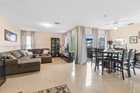 Купить виллу или дом в Катлер-Бей, Флорида 3 спальни, 153.29м2, № 2017761 - фото 5