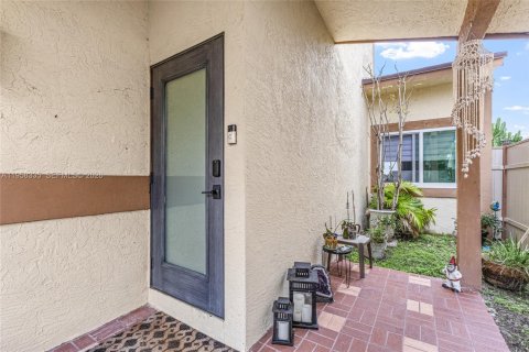 Купить виллу или дом в Катлер-Бей, Флорида 3 спальни, 153.29м2, № 2017761 - фото 3