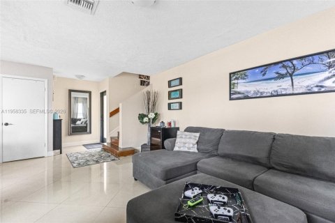 Купить виллу или дом в Катлер-Бей, Флорида 3 спальни, 153.29м2, № 2017761 - фото 6