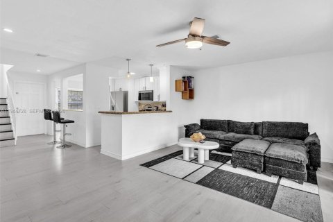 Townhouse in Sunrise, Florida 3 bedrooms, 134.15 sq.m. № 2002694 - photo 29