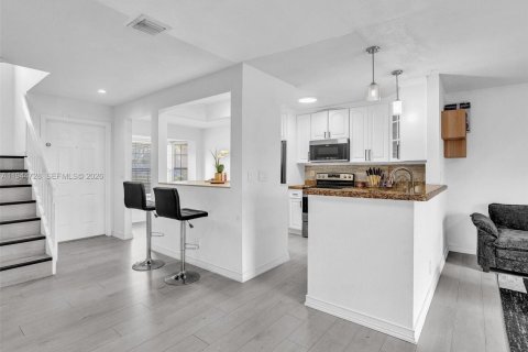 Townhouse in Sunrise, Florida 3 bedrooms, 134.15 sq.m. № 2002694 - photo 26