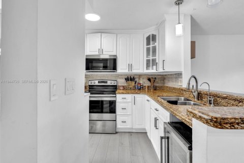 Townhouse in Sunrise, Florida 3 bedrooms, 134.15 sq.m. № 2002694 - photo 25