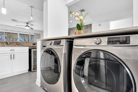 Townhouse in Sunrise, Florida 3 bedrooms, 134.15 sq.m. № 2002694 - photo 19