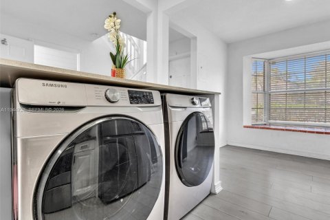 Townhouse in Sunrise, Florida 3 bedrooms, 134.15 sq.m. № 2002694 - photo 18