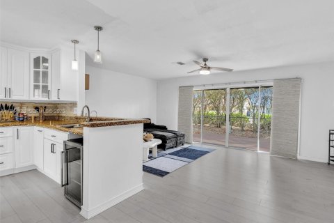 Townhouse in Sunrise, Florida 3 bedrooms, 134.15 sq.m. № 2002694 - photo 23