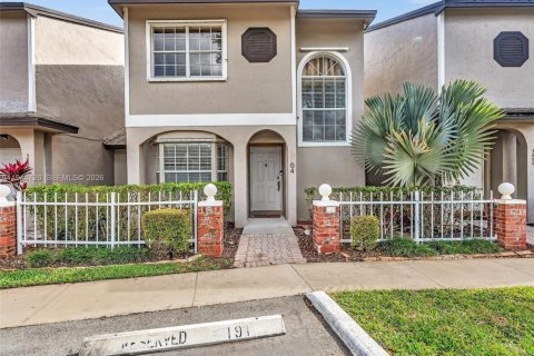 Townhouse in Sunrise, Florida 3 bedrooms, 134.15 sq.m. № 2002694 - photo 2