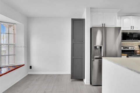 Townhouse in Sunrise, Florida 3 bedrooms, 134.15 sq.m. № 2002694 - photo 8