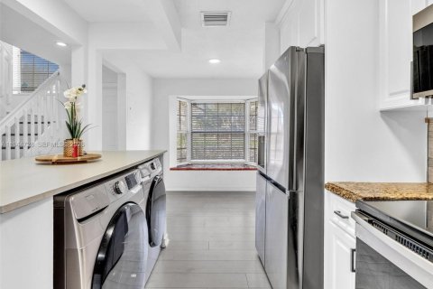 Townhouse in Sunrise, Florida 3 bedrooms, 134.15 sq.m. № 2002694 - photo 17