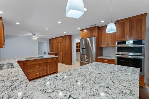 House in Saint Petersburg, Florida 4 bedrooms, 284.75 sq.m. № 1571498 - photo 20