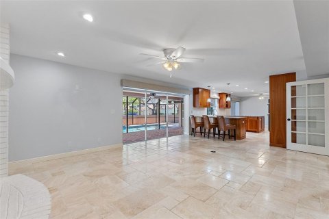 House in Saint Petersburg, Florida 4 bedrooms, 284.75 sq.m. № 1571498 - photo 16