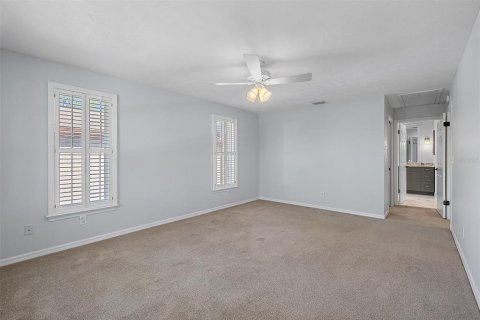House in Saint Petersburg, Florida 4 bedrooms, 284.75 sq.m. № 1571498 - photo 23