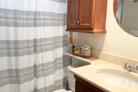 Copropriété à vendre à Miami, Floride: 2 chambres, 89.93 m2 № 2030357 - photo 2