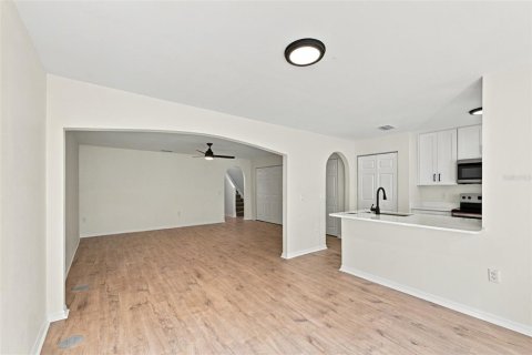 Townhouse in Tampa, Florida 3 bedrooms, 163.88 sq.m. № 2413656 - photo 13