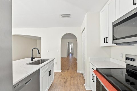 Townhouse in Tampa, Florida 3 bedrooms, 163.88 sq.m. № 2413656 - photo 14