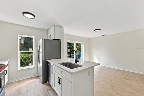 Townhouse in Tampa, Florida 3 bedrooms, 163.88 sq.m. № 2413656 - photo 12