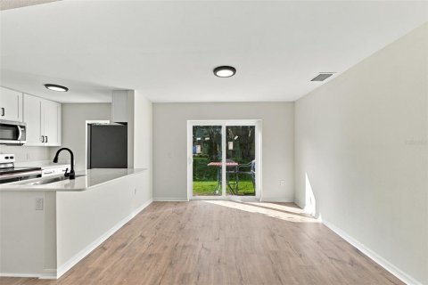 Townhouse in Tampa, Florida 3 bedrooms, 163.88 sq.m. № 2413656 - photo 10