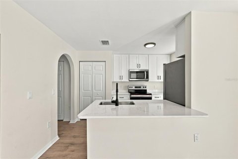 Townhouse in Tampa, Florida 3 bedrooms, 163.88 sq.m. № 2413656 - photo 15