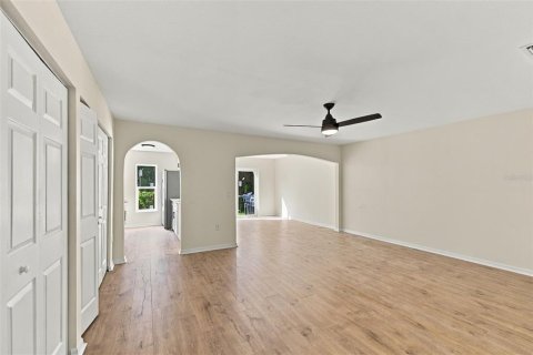 Townhouse in Tampa, Florida 3 bedrooms, 163.88 sq.m. № 2413656 - photo 5