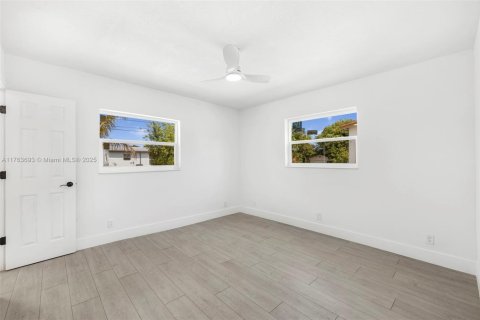 House in Margate, Florida 4 bedrooms, 124.49 sq.m. № 1619515 - photo 27