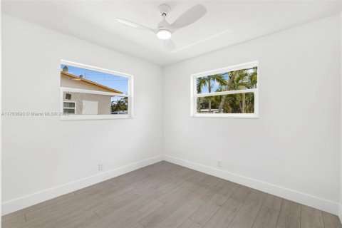 House in Margate, Florida 4 bedrooms, 124.49 sq.m. № 1619515 - photo 25