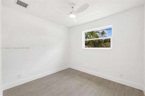 House in Margate, Florida 4 bedrooms, 124.49 sq.m. № 1619515 - photo 23