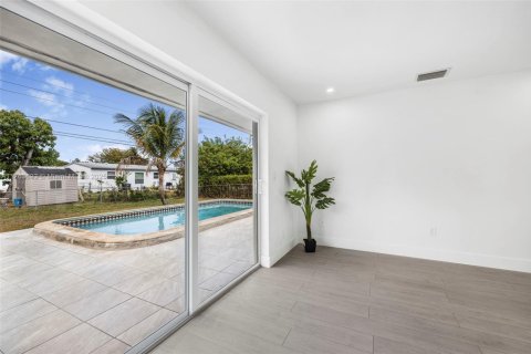 House in Margate, Florida 4 bedrooms, 124.49 sq.m. № 1619515 - photo 17